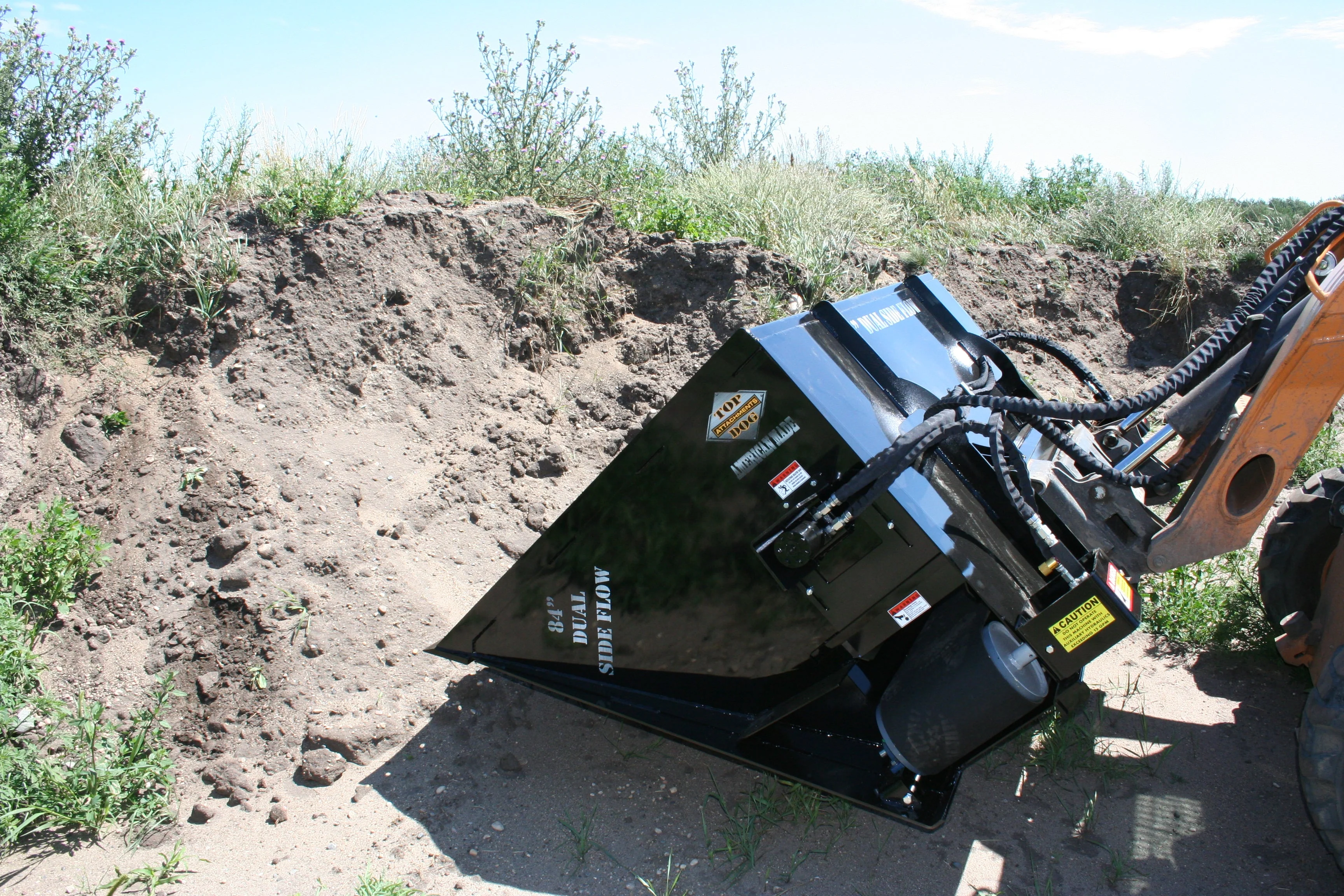 Top Dog Attachments | Side Flow Bucket - Light Material - Image 4