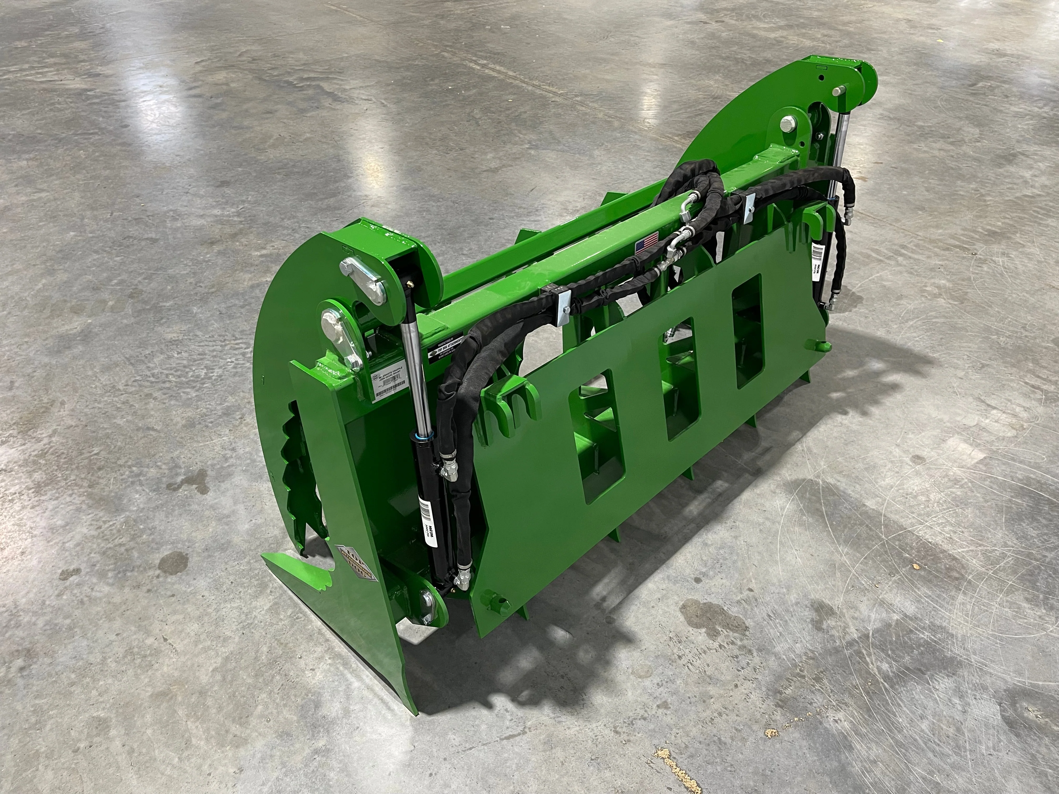 Top Dog Attachments | Granite Grapple John Deere Mount - Image 3