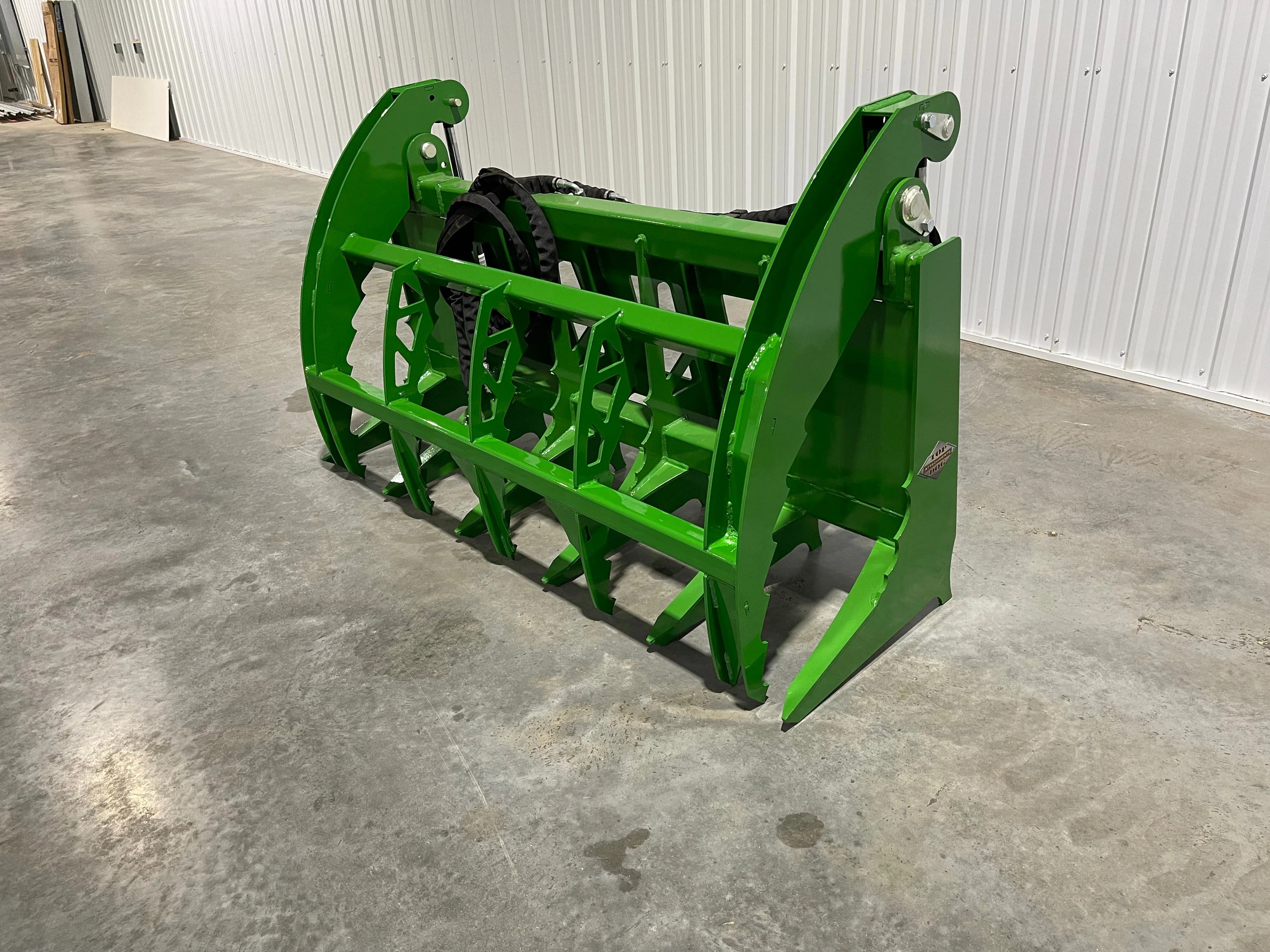 Top Dog Attachments | Granite Grapple John Deere Mount - Image 9